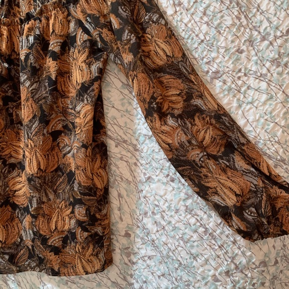 Pretty blouse worn once! - Picture 3 of 3